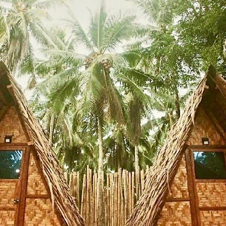 فندق Catangnanفي  "Triangle Hut" Camp Fuego Siargao المظهر الخارجي الصورة