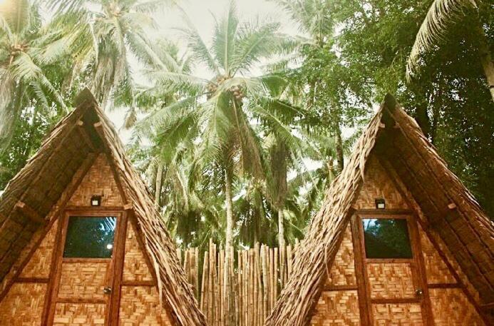 فندق Catangnanفي  "Triangle Hut" Camp Fuego Siargao المظهر الخارجي الصورة