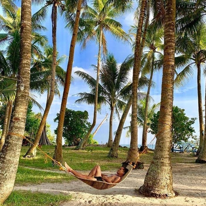 فندق Catangnanفي  "Triangle Hut" Camp Fuego Siargao المظهر الخارجي الصورة