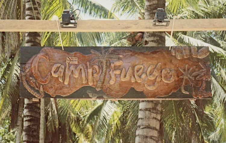 فندق Catangnanفي  "Triangle Hut" Camp Fuego Siargao المظهر الخارجي الصورة