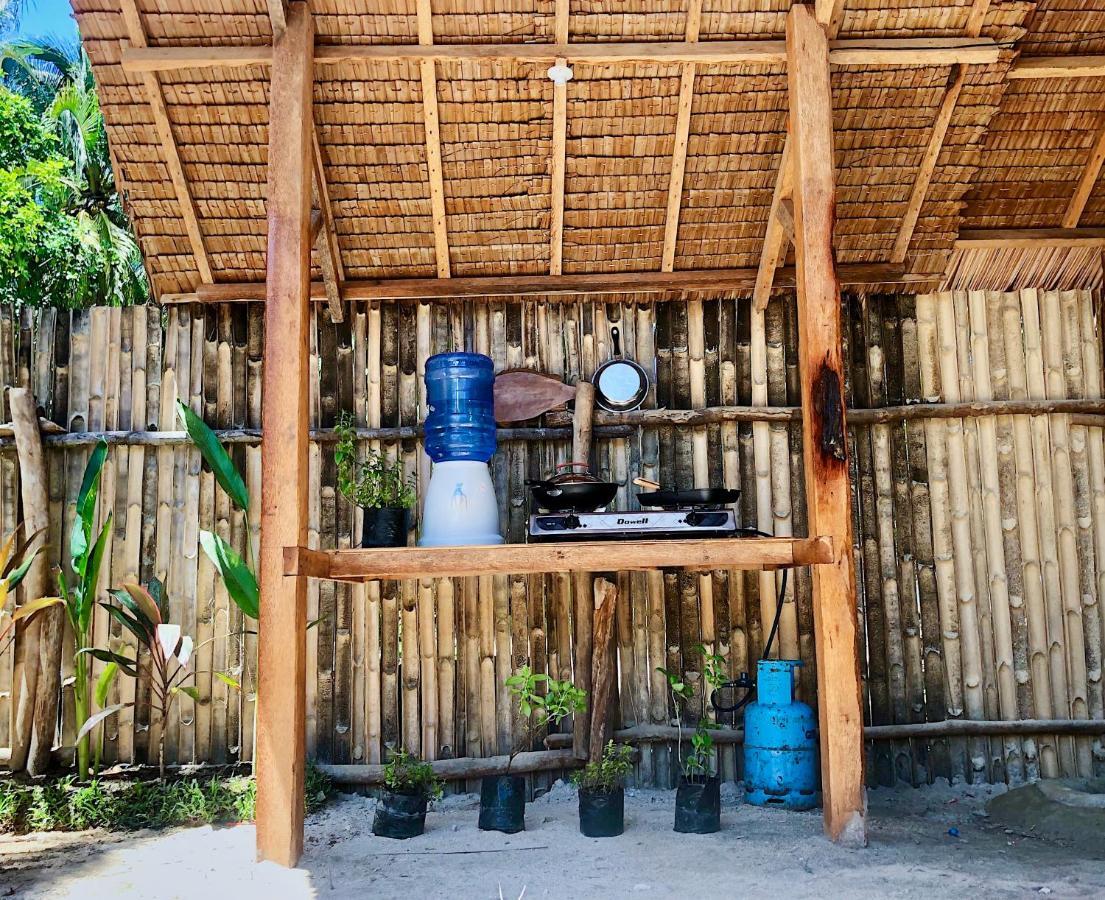 فندق Catangnanفي  "Triangle Hut" Camp Fuego Siargao المظهر الخارجي الصورة